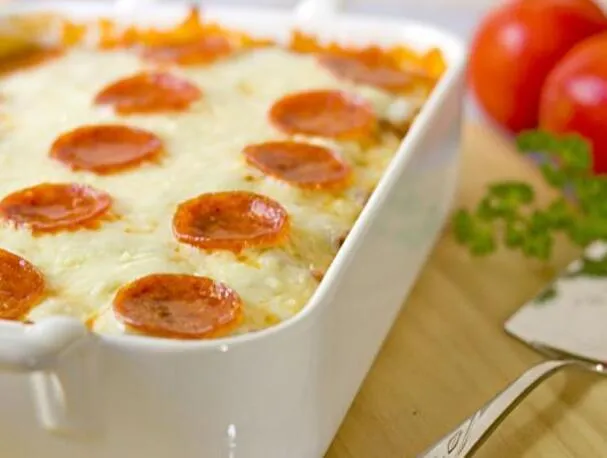 Helppo juustoinen pizzavuoka