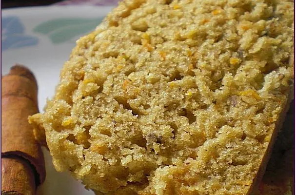 Banaani-porkkanaleipä ilman munaa painekattilassa