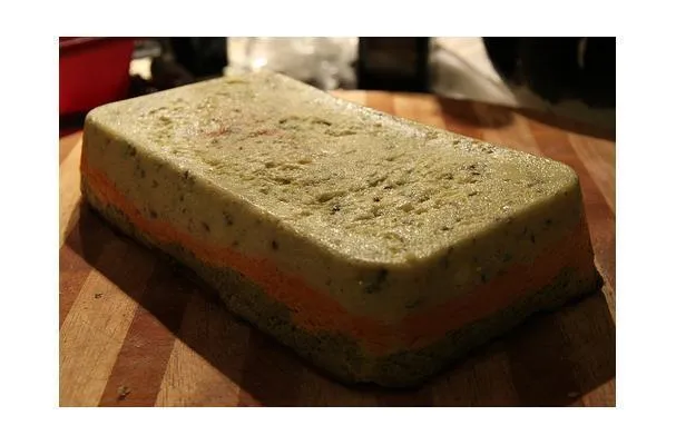 Kerrostettu kasvisjuustovuoka