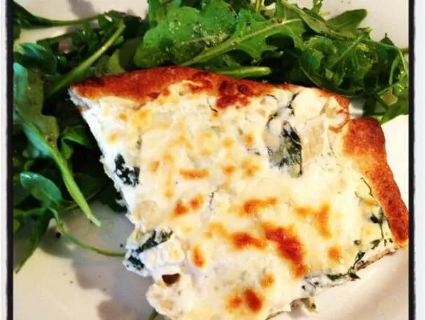 Lihaisa maanantai: Pinaatti-artisokka-pizza