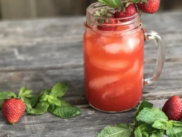 Mansikka-balsami tequila sour