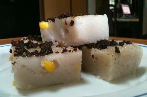 Makeat riisijauhot maissin ja kookosmaidon kanssa (Maja Blanca)