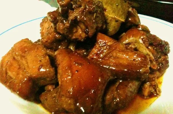 Adobo: Filippiiniläinen kansallisruoka