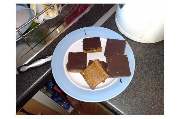 Suklaiset manteliruudut